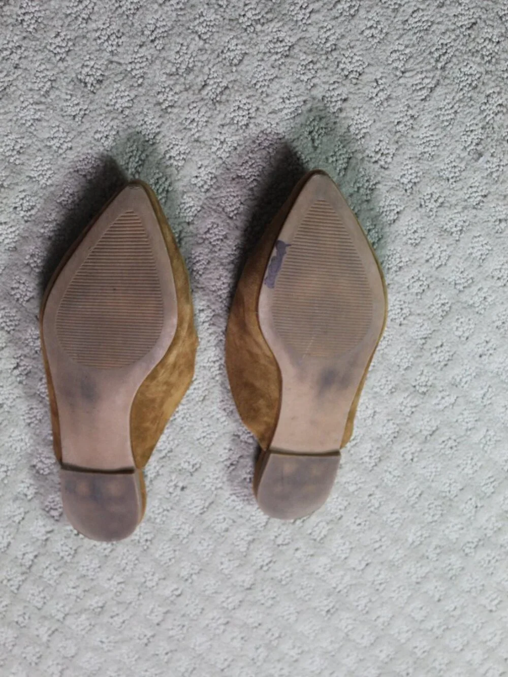 Steve Madden Size 8.5 Tan Pointed Toe Gold Tone Chain Mule Slide